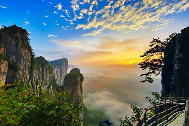 断崖絶壁、深い谷、そびえ立つ奇峰群、雄大な景色が広がる恩施大峡谷(2回目)(李さん特別編)