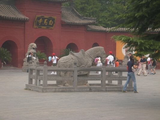 洛陽白馬寺結縁 柘植木密彫 西方三聖 迦牟尼仏 観音菩薩 无量寿仏 三面仏 仏 供養品 洛阳市：走进白马寺，中国第一古刹- 知乎