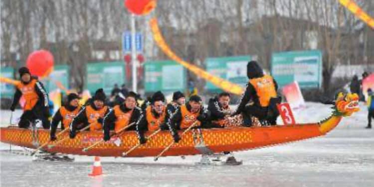 真冬の凍った氷の上で繰り広げられる熱い戦い 氷上ドラゴンボートレース大会 金さん特別編