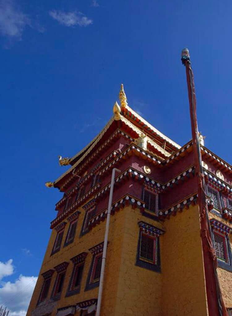 渓谷や標高6,000メートル級の氷山があり、チベット族の宗教の神秘的な雰囲気が漂う香格里拉(シャングリラ)(何さん特別編)