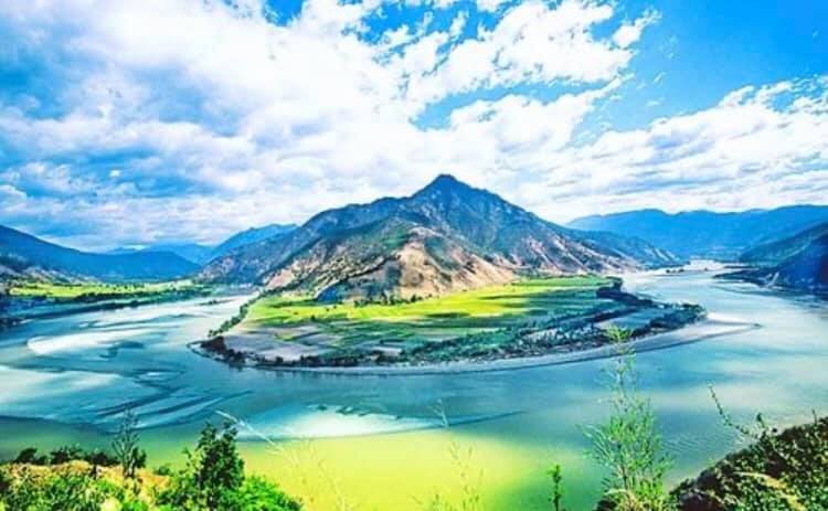 渓谷や標高6,000メートル級の氷山があり、チベット族の宗教の神秘的な雰囲気が漂う香格里拉(シャングリラ)(何さん特別編)