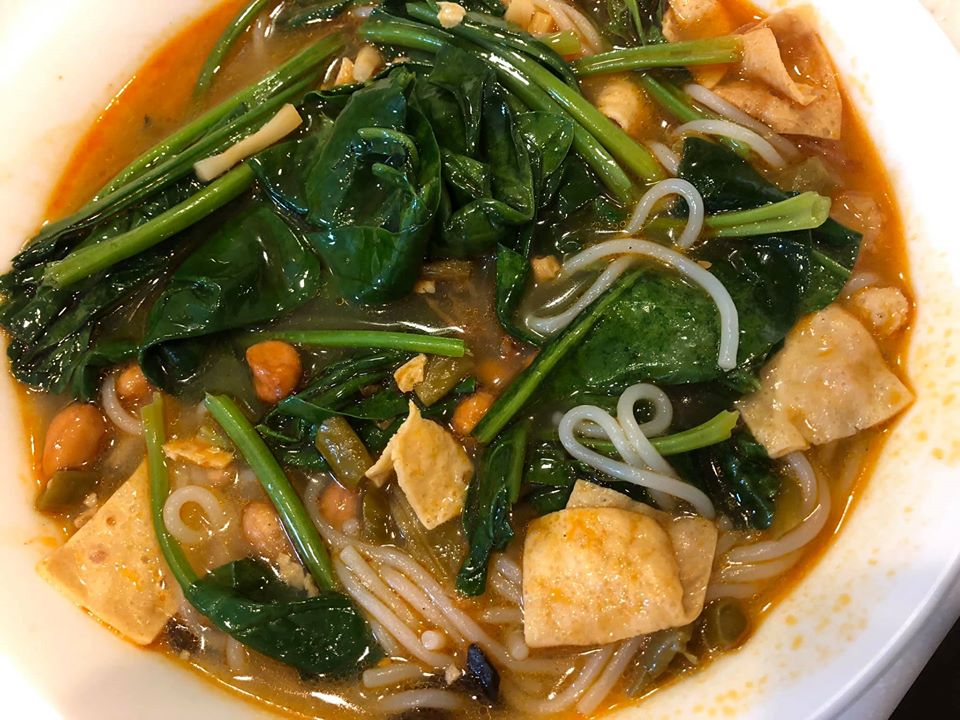 タニシ汁ビーフンのレトルトのラーメンを食べてみました。