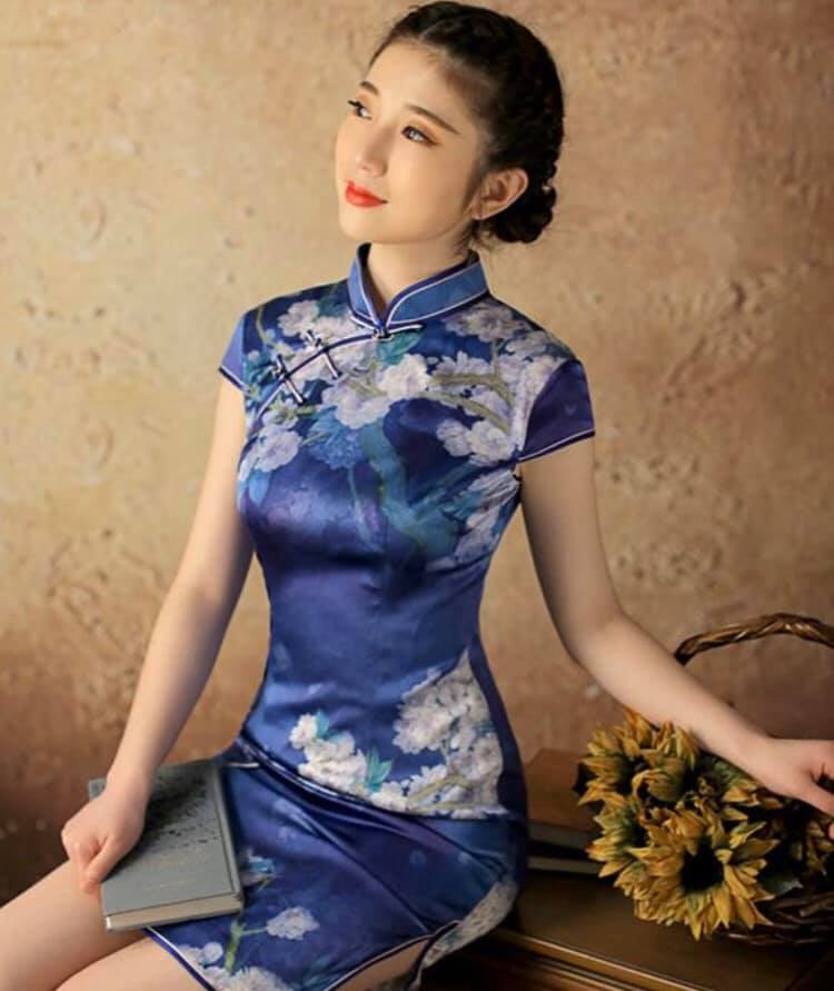 女性の曲線美を強調したチャイナドレス(金さん特別編)