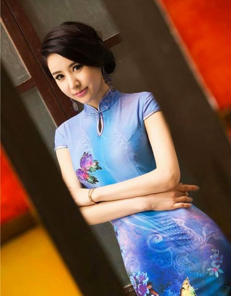 女性の曲線美を強調したチャイナドレス(金さん特別編)