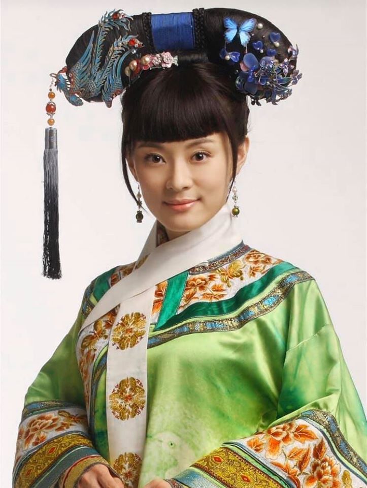 女性の曲線美を強調したチャイナドレス(金さん特別編)