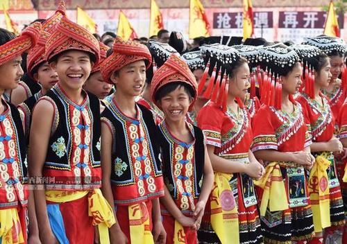 歌好きで住んでいる村は「歌の海」と称えられている壮族(チワン族)(李さん特別編)