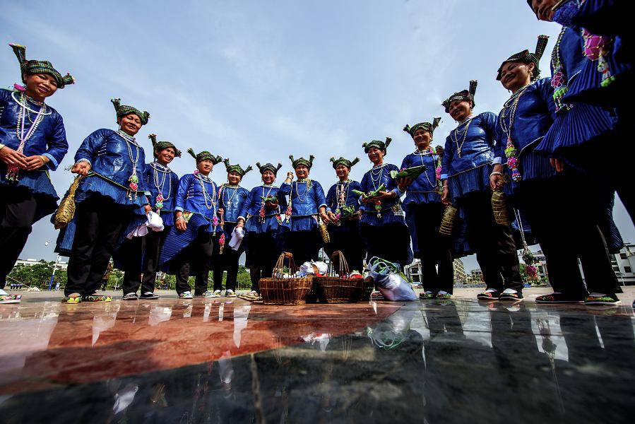 歌好きで住んでいる村は「歌の海」と称えられている壮族(チワン族)(李さん特別編)