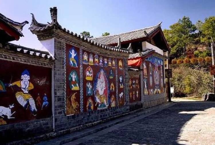 普段は農民として働き、住民の依頼を受けた時にトンパの活動を行うナシ族(李さん特別編)