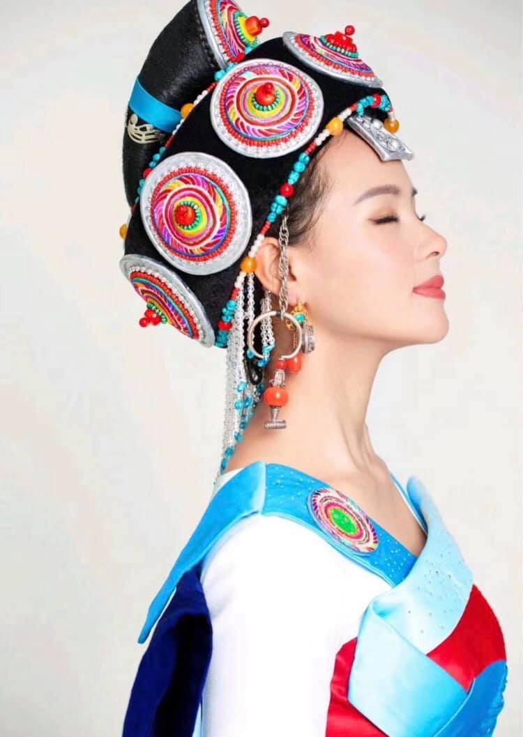 普段は農民として働き、住民の依頼を受けた時にトンパの活動を行うナシ族(李さん特別編)