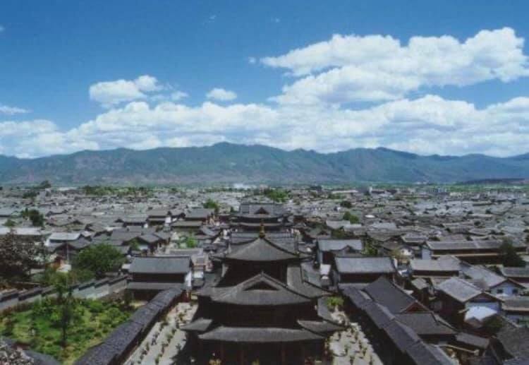 普段は農民として働き、住民の依頼を受けた時にトンパの活動を行うナシ族(李さん特別編)