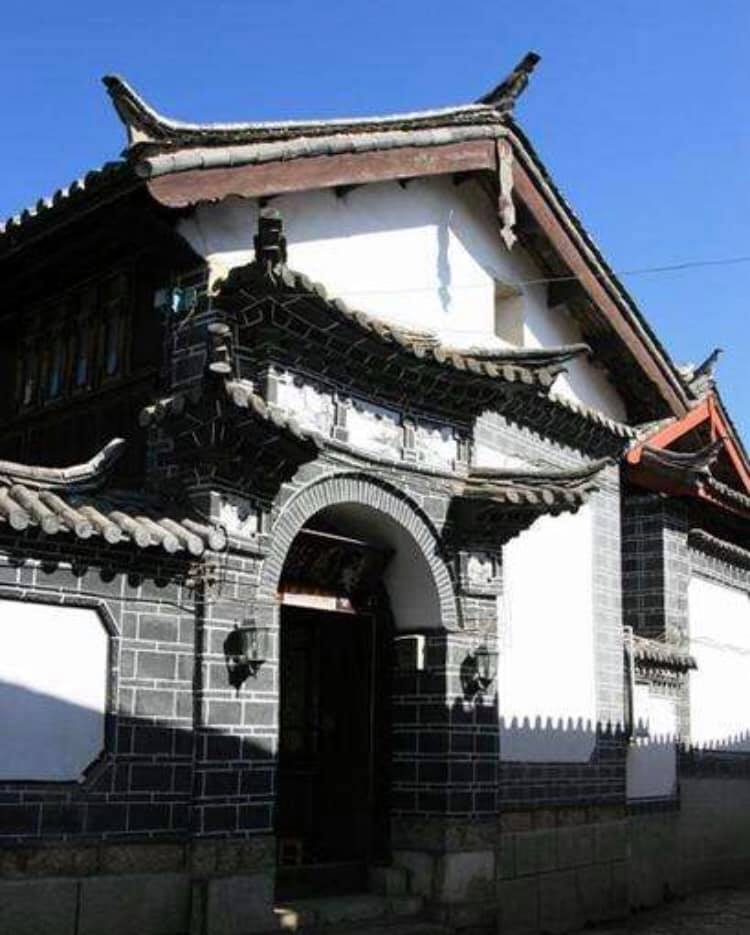 普段は農民として働き、住民の依頼を受けた時にトンパの活動を行うナシ族(李さん特別編)