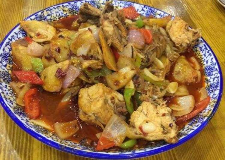 中国北西部・甘粛省の粛南ユグル族自治県を中心に生活している裕固族(以下、ユグル族)(何さん特別編)