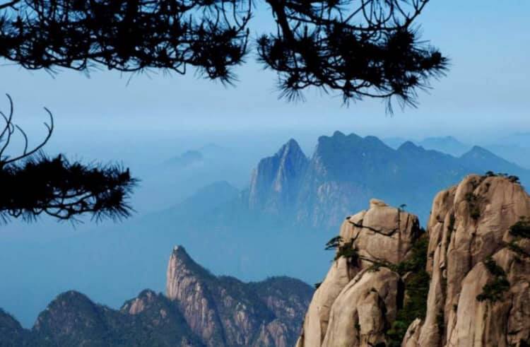 「不老不死の薬」が作られていたとの言い伝えがある江西省の三清山(羅さん特別編)