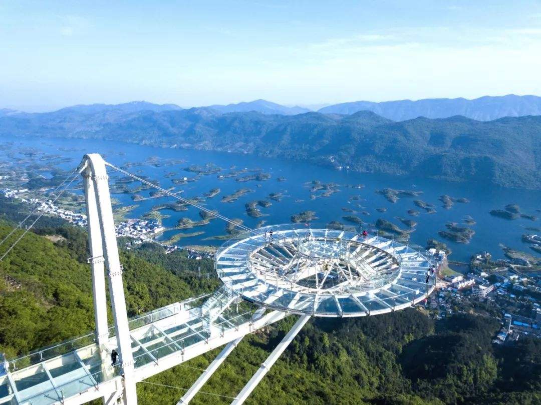 「世界最大級のガラス底展望ディスク」として有名な仙島湖游遊覧と天空之城(李さん特別編)