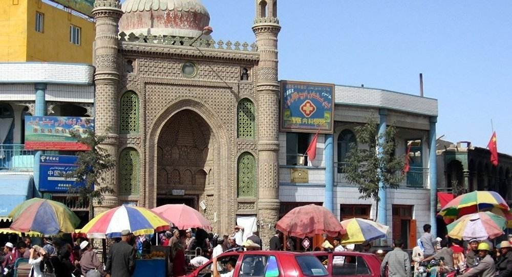 異国情緒たっぷりの街並みでウイグルの商店街が広がっている霍坦にある和田国際歩行街(何さん特別編)