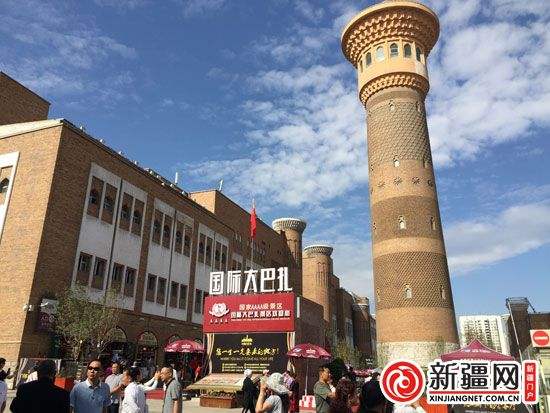 異国情緒たっぷりの街並みでウイグルの商店街が広がっている霍坦にある和田国際歩行街(何さん特別編)