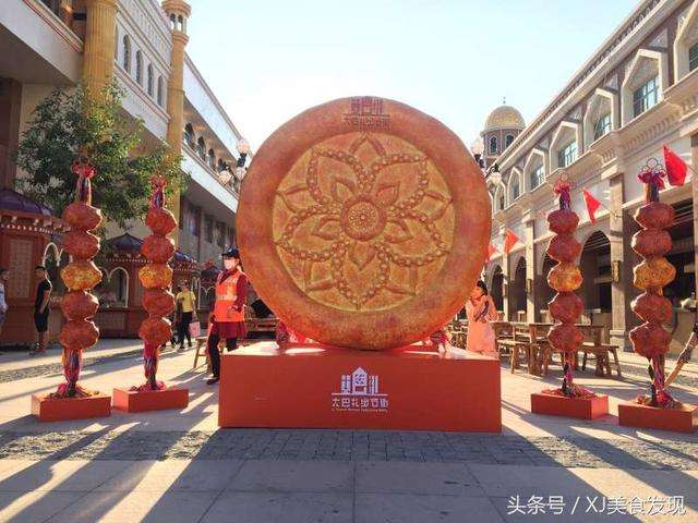 異国情緒たっぷりの街並みでウイグルの商店街が広がっている霍坦にある和田国際歩行街(何さん特別編)