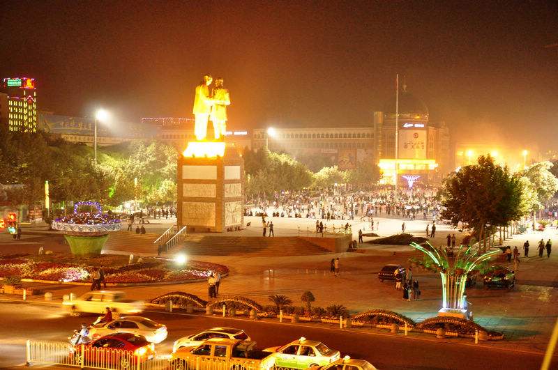 異国情緒たっぷりの街並みでウイグルの商店街が広がっている霍坦にある和田国際歩行街(何さん特別編)