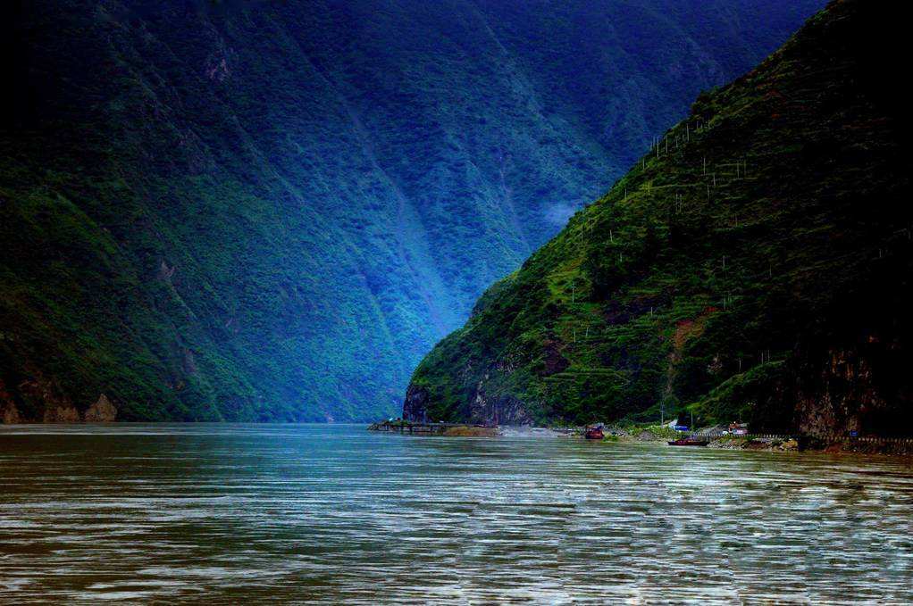 一年中花が咲き、「世間で最も魅力的な天然公園」と称される、四川省の大渡河大峡谷(文さん特別編)