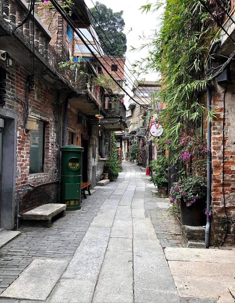 陶器の故郷といわれる佛山市の代表的な陶磁器工場の竃がある南風古竃(羅さん特別編)