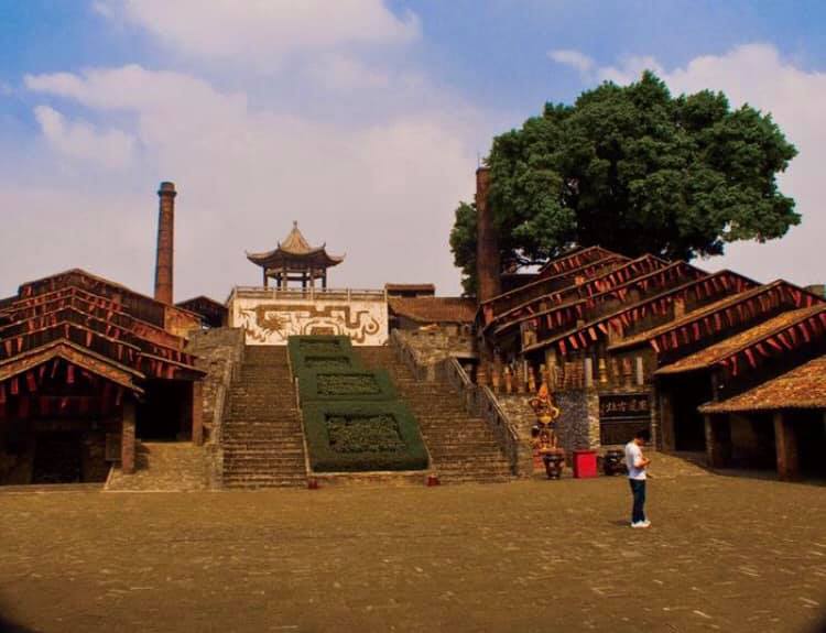 陶器の故郷といわれる佛山市の代表的な陶磁器工場の竃がある南風古竃(羅さん特別編)