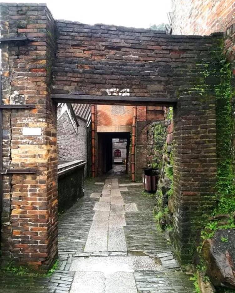 陶器の故郷といわれる佛山市の代表的な陶磁器工場の竃がある南風古竃(羅さん特別編)