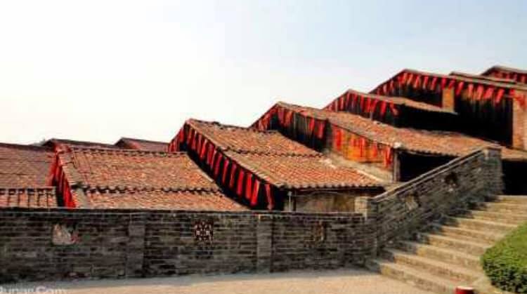 陶器の故郷といわれる佛山市の代表的な陶磁器工場の竃がある南風古竃(羅さん特別編)