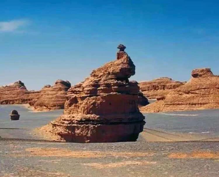 敦煌鬼城と呼ばれ、クムタグ砂漠にあるジオパーク、敦煌ヤルダン国家地質公園(何さん特別編)