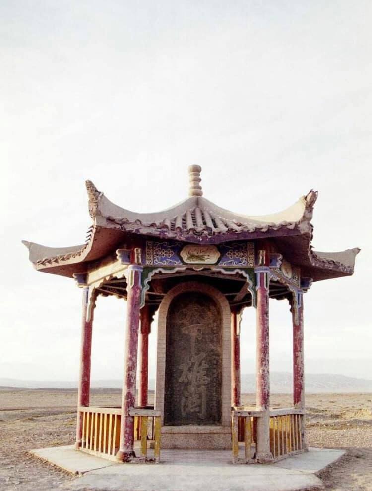 敦煌鬼城と呼ばれ、クムタグ砂漠にあるジオパーク、敦煌ヤルダン国家地質公園(何さん特別編)