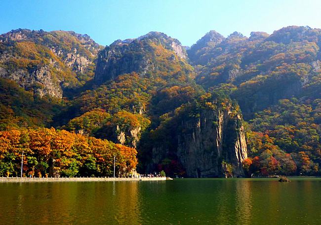 「紅葉の故郷」と呼ばれるほど紅葉が有名な本渓満族自治県(金さん特別編)